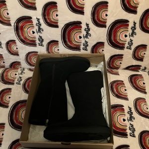 Black Ugg boots